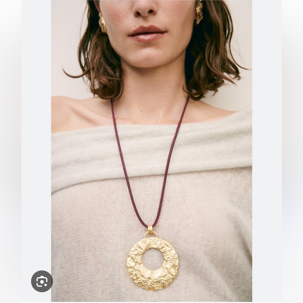CORD NECKLACE WITH PENDANT - Golden